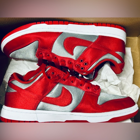 NWT - NIKE Dunk Low “UNLV Satin Red” Women’s DX5931-001 DEADSTOCK Size: US 7.5 - Picture 7 of 9